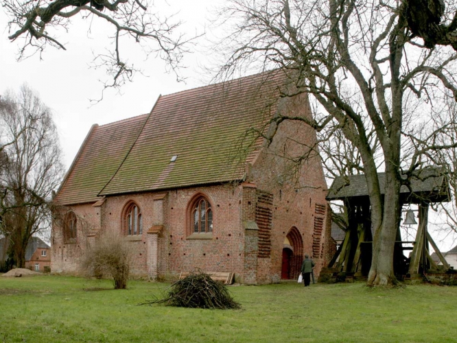 Kirche Alt Meteln von Nordwest