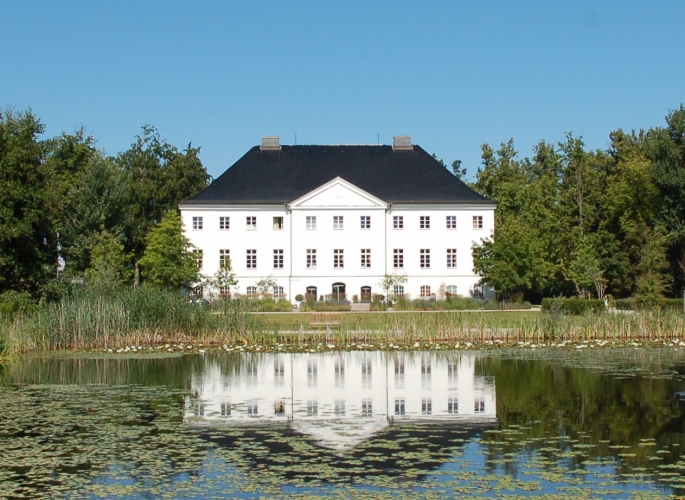 Blick auf das Herrenhaus Groß Schwansee.