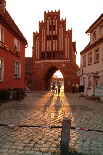 Das 1450 erbaute Wassertor ist das letzte erhaltene der einst fünf Stadttore Wismars