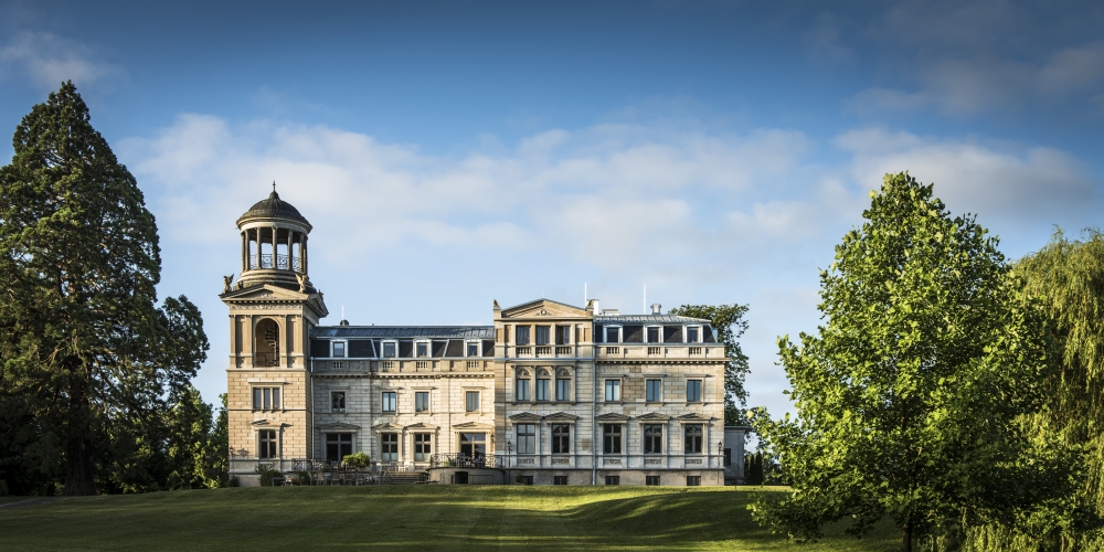 Neoklassizistischer Bau in exponierter Lage: Schloss Kaarz