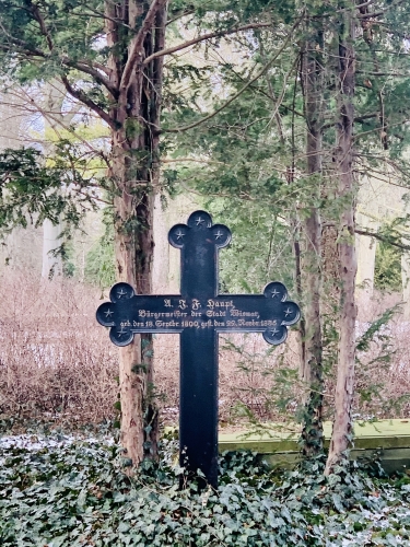 Grabkreuz des Wismarer Bürgermeisters A.J.F. Haupt.