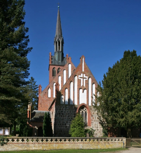 Die Kirche von Osten