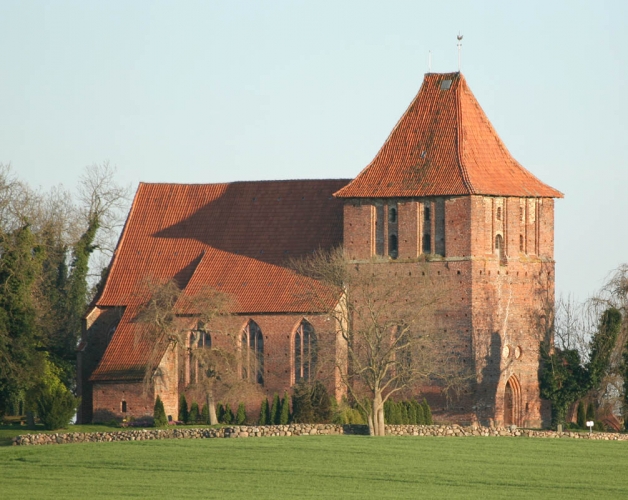 Die Kirche Hohenkirchen von Nordost.