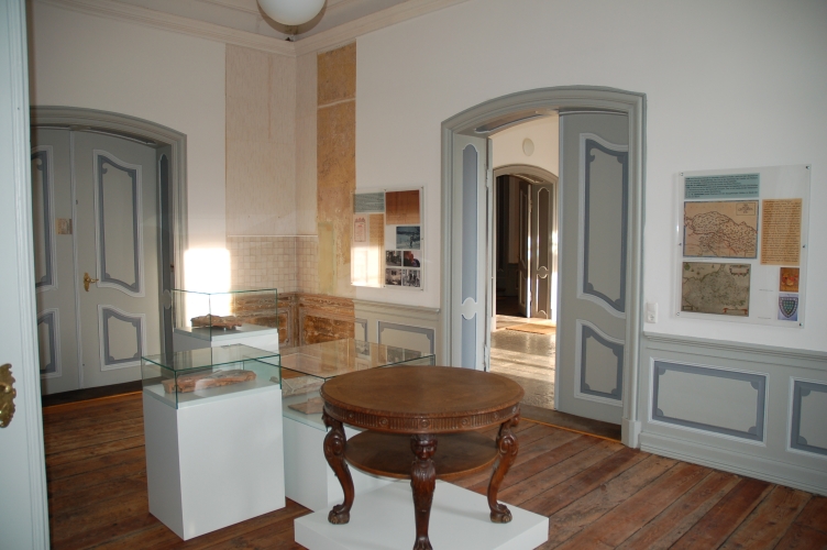 Ein Ausstellungsraum im Schloss Plüschow.