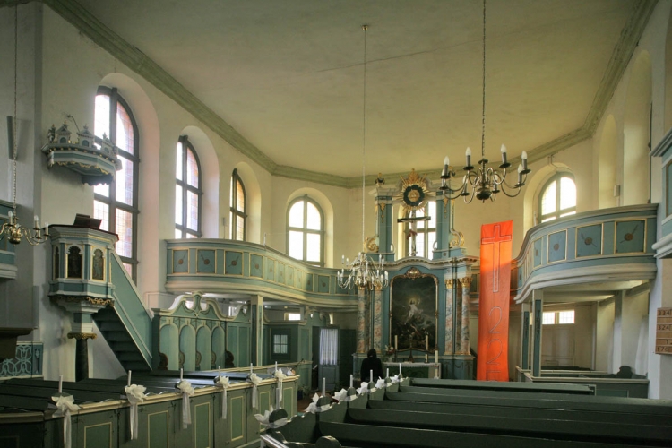 Blick ins Kirchenschiff