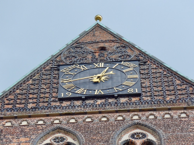 Die Kirchturmuhr.