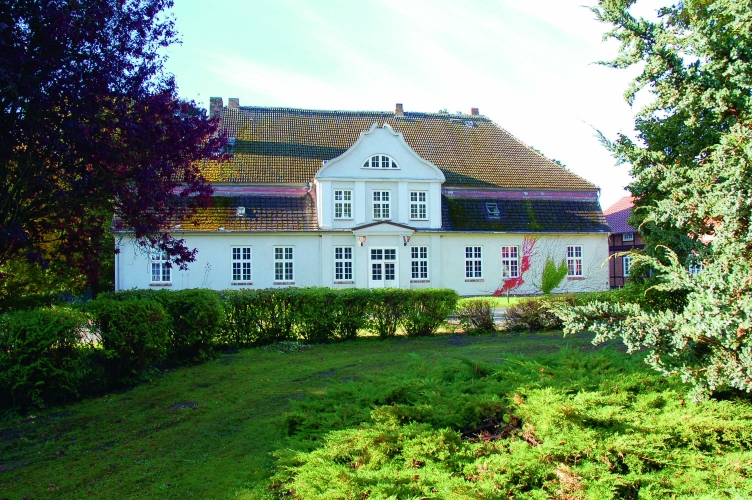 Barockbau mit geschweiften Giebeln: Herrenhaus Bassendorf