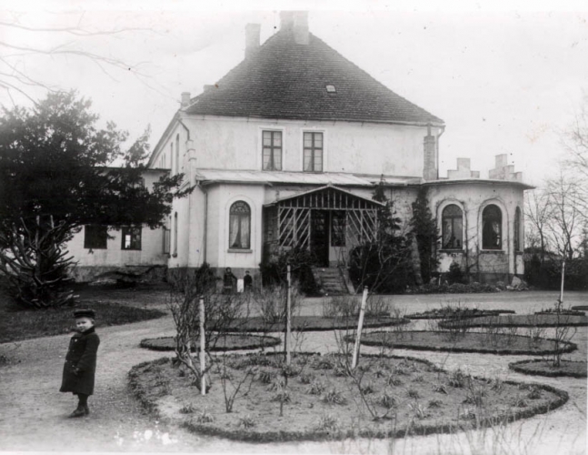 Vorgängerbau mit Anbauten und Wintergarten (Historische Aufnahme)