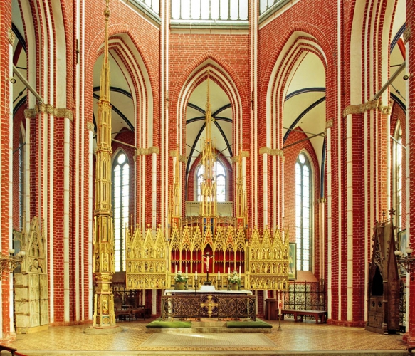 Der Chor mit dem Altar
