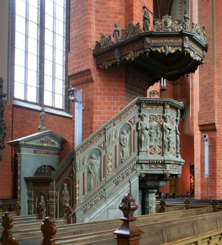 Die Ranaissancekanzel aus Sandstein