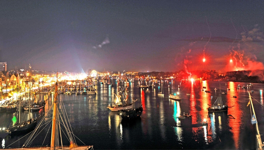 Höhenfeuerwerk zur Hanse Sail.