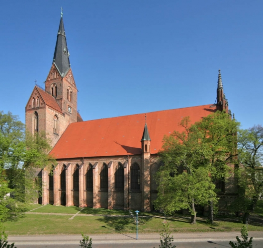 Die St. Marienkirche in Friedland zählt zu den größten Hallenkirchen Norddeutschlands.