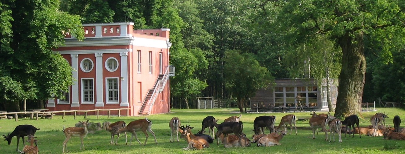 Resaurierter barocker Pavillon aus den Zeiten des Gutsparks.