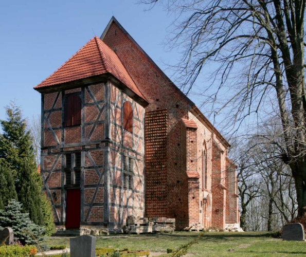 Die Dorfkirche Bibow von Südwest