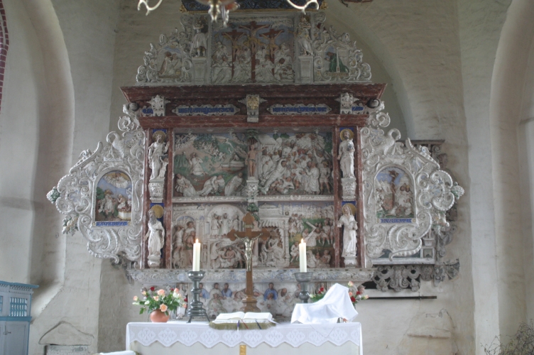 Der Altar der Kirche Dorf Mecklenburg