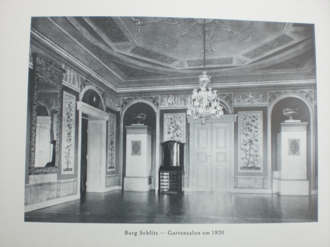 Eleganter Empfang der Gäste: der Gartensalon (Historische Aufnahme)
