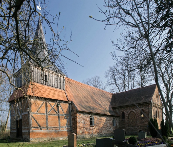 Die Vorbecker Kirche von Südost.
