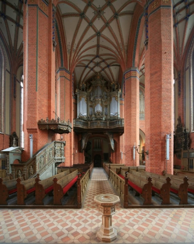 Blick Richtung Orgel