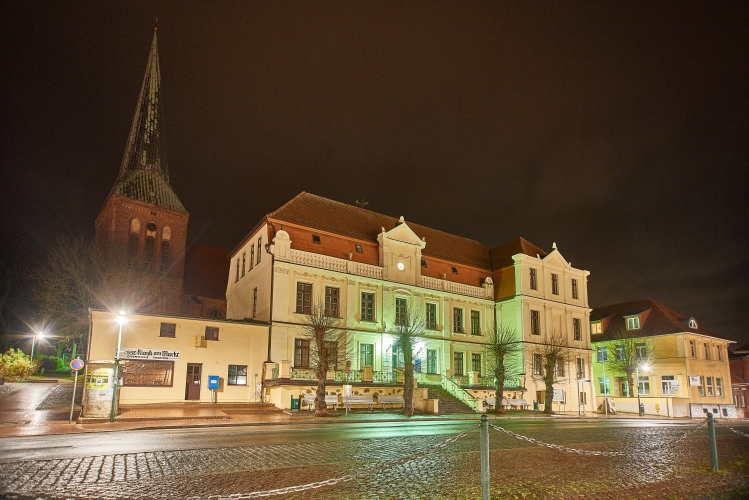 Rathaus und Kirche Kröpelin