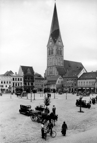 Verlorene Pracht – Blick auf den Markt vor der Zerstörung