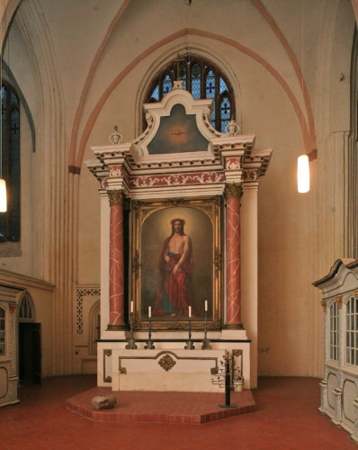 Der Altar von 1716 mit einem Gemälde von 1863.