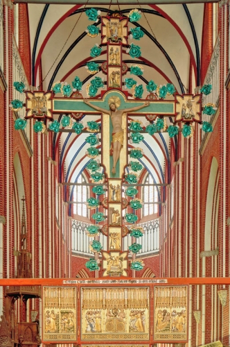 Lettneraltar mit Kreuz