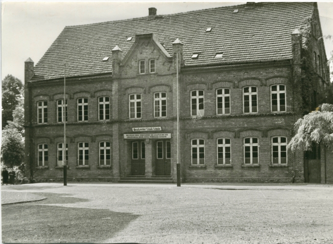 Bis 1974 diente das Haus als Schule.