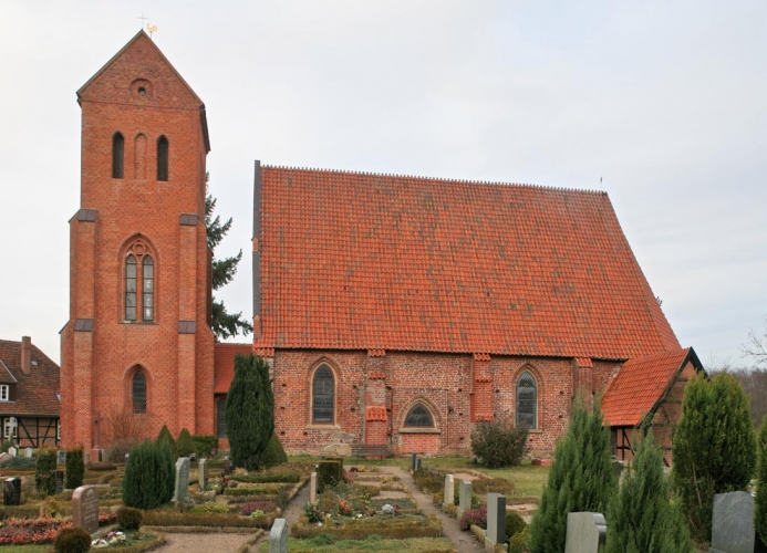 Die Kirche Cramon von Süd