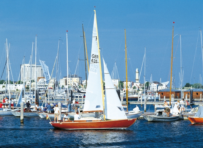Die Warnemünder Woche findet alljährlich im Juli statt.
