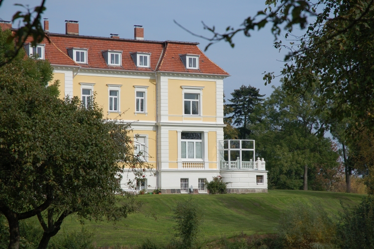 Die Parkseite des Hauses.