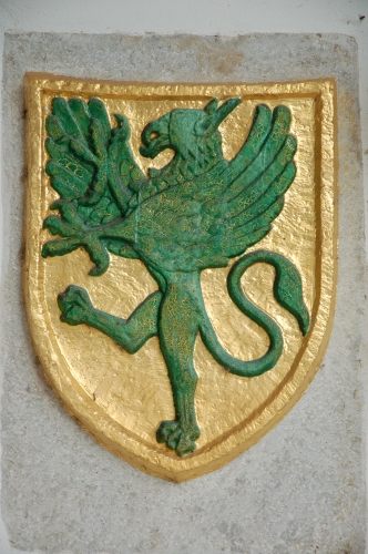 Der Mecklenburger Greif im Wappen.