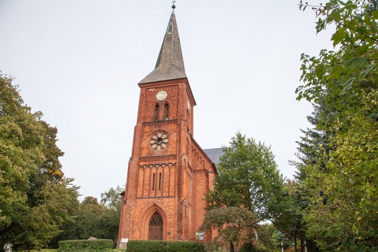 Kirche Carlow mit Turm