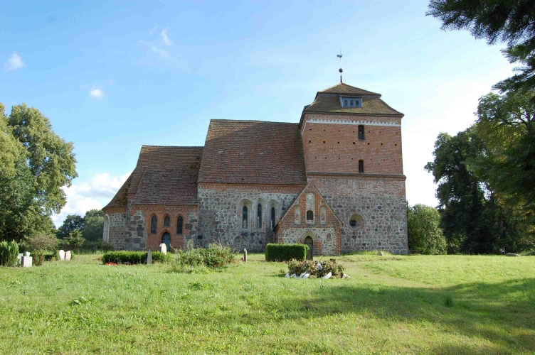 Die Dorfkirche von Bellin