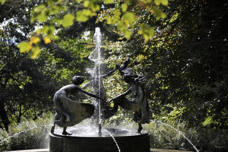 Der Jugendstil-Nymphenbrunnen von Walter Schott