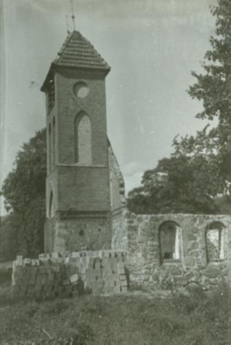 Die Kirche mit dem 1984 eingestürzten Dach.