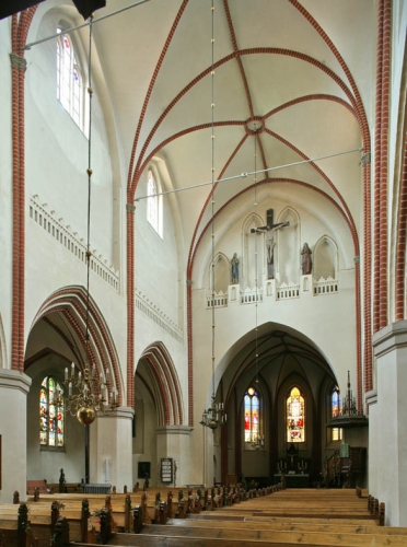 Blick auf die mittelalterliche Triumphkreuzgruppe.